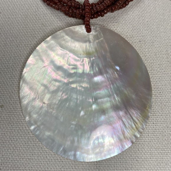 Large polished shell necklace brown seed beads - Picture 2 of 10